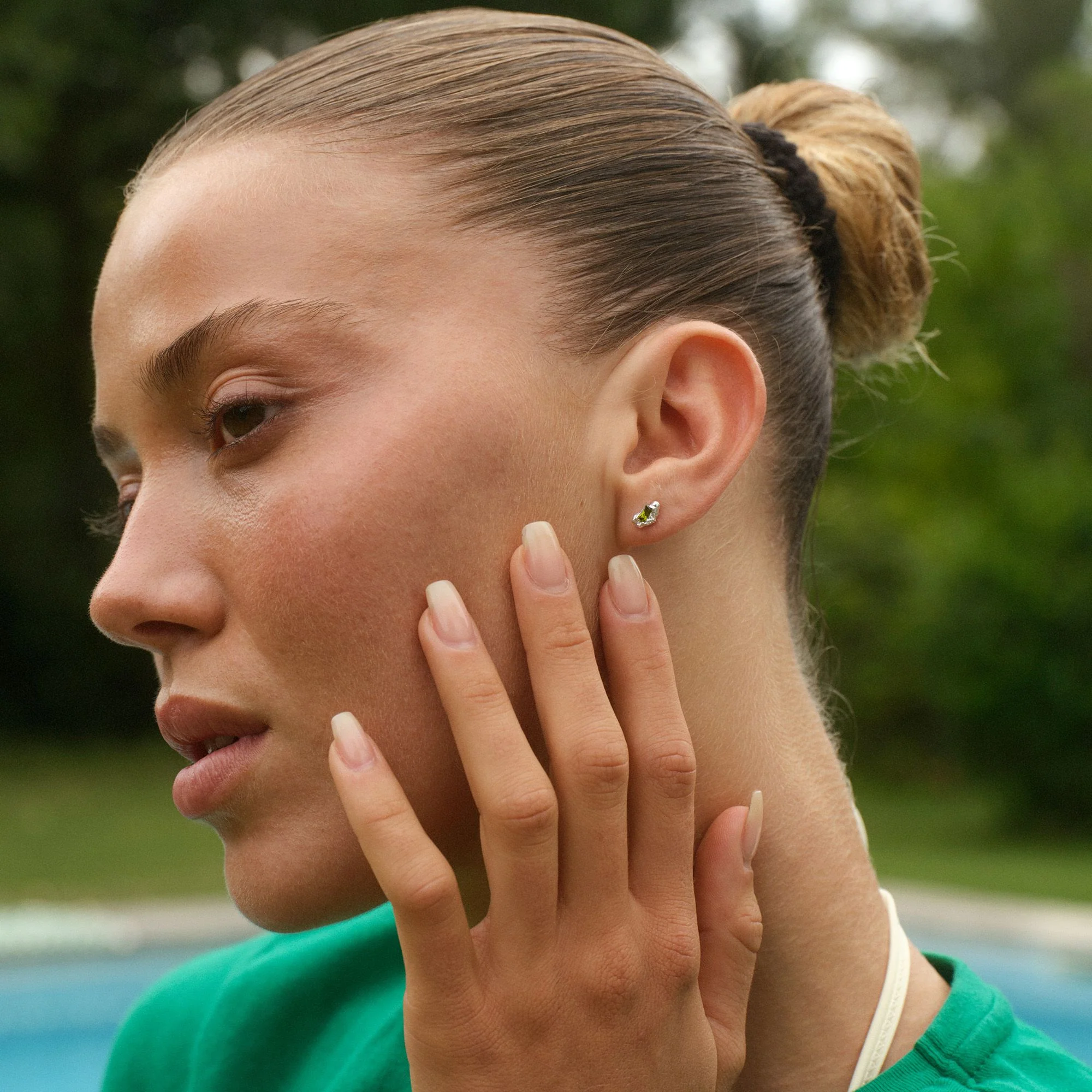 Contrast Stud Earrings - Image 2