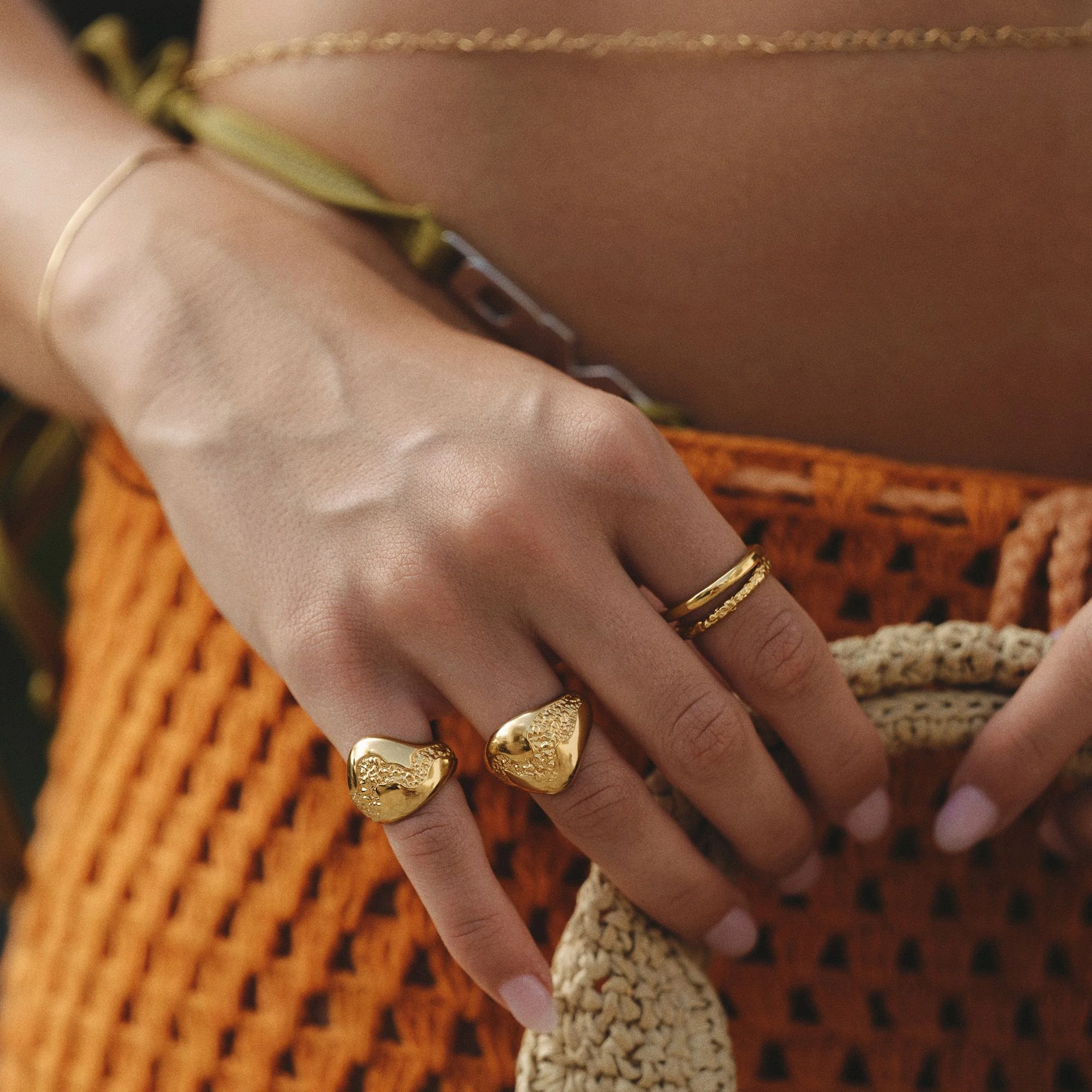 Statement Curvy Essentia Ring - Image 3